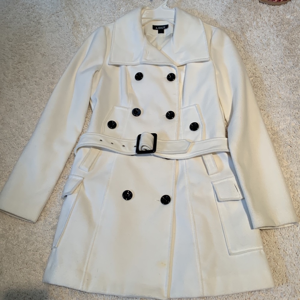 White pea coat with black buttons. And removable belt. - Picture 7 of 7
